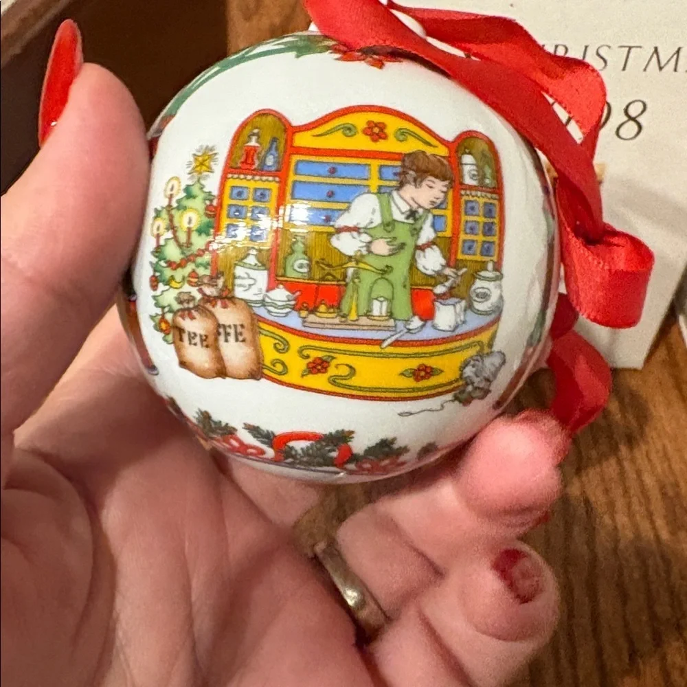 Hutschenreuther 1998 limited edition Holiday Bell / Ball porcelain Ornament Set